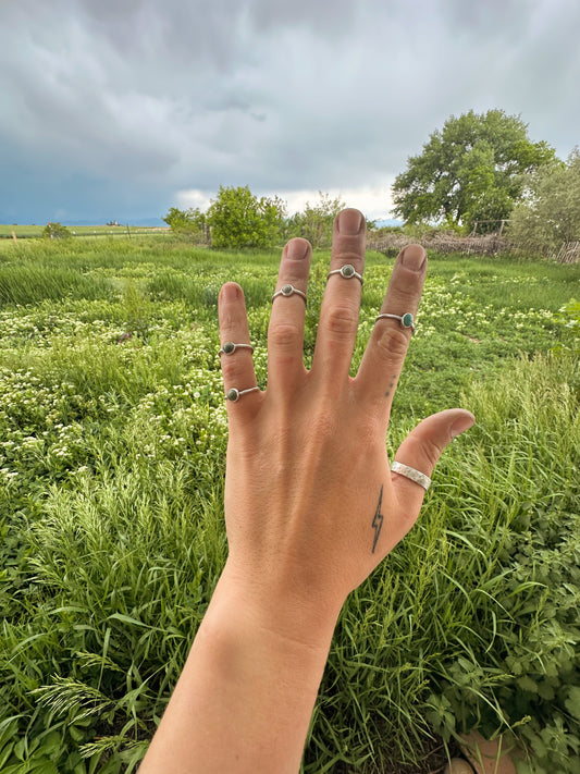 Serpentine midi ring